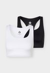 2 PACK MEDIUM SUPPORT BRAS WITH RACERBACK - Brassières de sport à maintien normal - black/white
