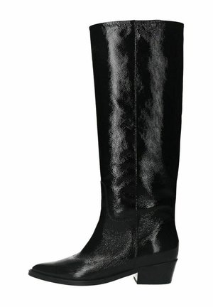 Schwarze knielange Stiefel aus glänzendem Material, mit spitzer Zehe, schmalem Absatz und einer glatten, strukturierten Oberfläche.