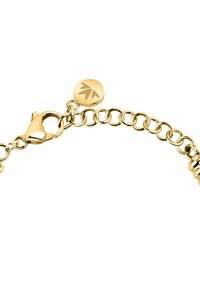 Bracciale in oro con design a catena, chiusura a gancio e etichetta circolare con motivo di foglia in rilievo. Finitura liscia e lucida.