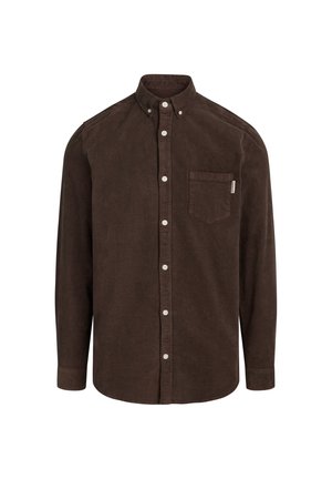 Camisa de hombre de pana marrón de manga larga con cuello abotonado, bolsillo en el frente y botones blancos. Tejido texturizado con un acabado suave.