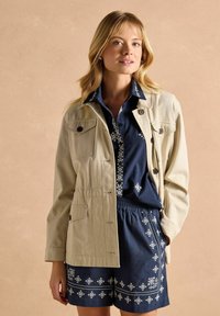 Tom Joule REGULAR FIT-WYFORD SAFARI - Vasaras jaka - stone