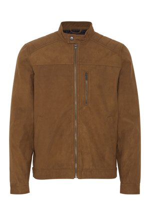 Giacca in suede marrone con colletto alto, chiusura con zip e due tasche frontali. Il design con spalle imbottite conferisce un aspetto sartoriale.