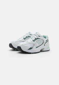 New Balance MR530 UNISEX - Tenisky - white