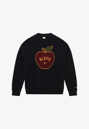 Schwarzer Baumwollpullover mit einem bestickten roten Apfel mit gelben und grünen Akzenten und dem Text „BLKVIS NY“ darunter, mit gerippten Bündchen und Saum.