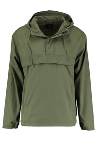 Grön pullover-jacka gjord av lätt tyg, med huva, framficka och justerbara dragskoar vid hals och muddar.