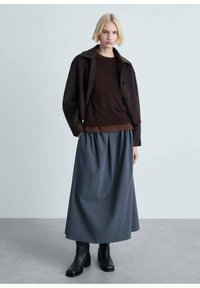 Mango Jumper - brown