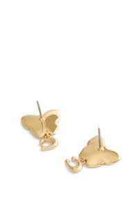 Guld fjärilformade örhängen med en polerad yta, som har en stiftbaksida och en liten accentdetalj i form av en hängande ögla.