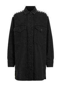 Chemise en denim noire à manches longues avec fermeture boutonnée sur le devant, deux poches poitrine à rabat et détails de rayures à carreaux blancs le long des épaules.