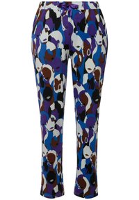 Broek met een levendig abstract patroon van gezichten in paars, blauw, bruin en wit, voorzien van een elastische tailleband en een paarse trekkoord.