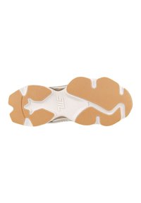 Suola di scarpa sportiva con base bianca, modelli di trazione in gomma color caramello e sezioni di ammortizzazione stampate per supporto e grip.