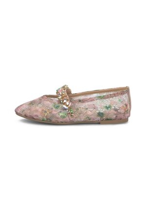 Roze bloemige kanten platte schoen met puntige neus en met met juwelen bezette band over de bovenkant, met groene en perzikkleurige borduursel.