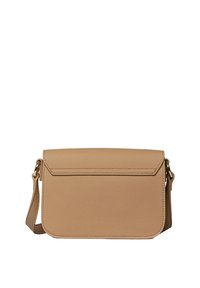 Beige leren schoudertas met textuur, voorzien van een klepsluiting en hardware in goudkleur. Heeft een schouderband en ronde hoeken.
