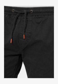 Unselected, black