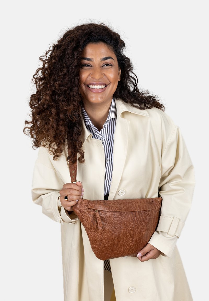 re-designed-asta-sac-banane-walnut-marron-fonc-zalando-fr