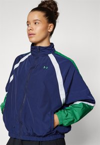Under Armour ICON CRINKLE TRACK JACKET - Jakna za treniranje - midnight navy/team kelly green