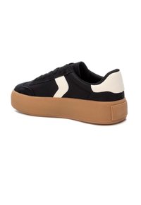 XTI CON PLATAFORMA - Zapatillas - black