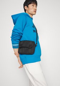 Tommy Hilfiger MONOTYPE COLLEGIATE HOODIE - Felpa - cerulean aqua