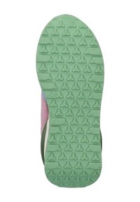 Zielona gumowa podeszwa z teksturowanym wzorem w trójkątne kształty. Z boku znajduje się różowy materiał, przechodzący w białe i zielone akcenty.