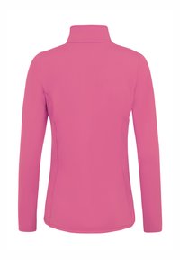 Camicia a maniche lunghe di un brillante colore rosa, con colletto alto e una texture liscia e elasticizzata con cuciture piatte. Nessuna chiusura o motivo visibile.