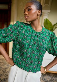 Love & Roses FLORAL PRINT 3/4 SLEEVE REGULAR FIT - Blūze - green floral