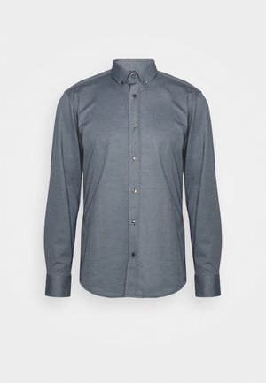 Camisa de botão de mangas longas em tecido cinza escuro, com colarinho, botões na frente e punhos. Textura suave com um design ajustado.