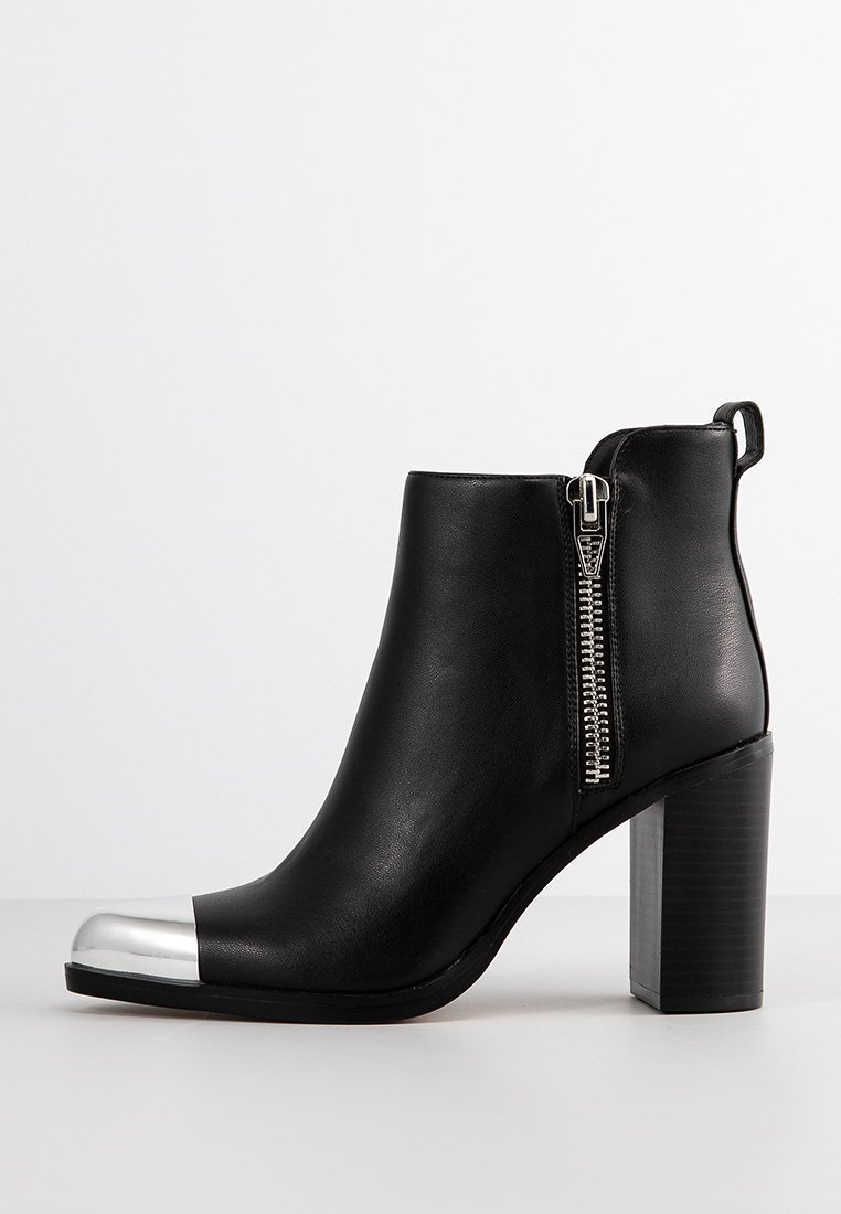 Katy Perry Enkelkaarsjes zwart Katy Perry Enkelkaarsjes zwart