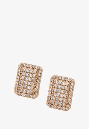 Obdélníkové zlaté náušnice s několika řadami malých kulatých průhledných drahokamů pokrývajících povrch.