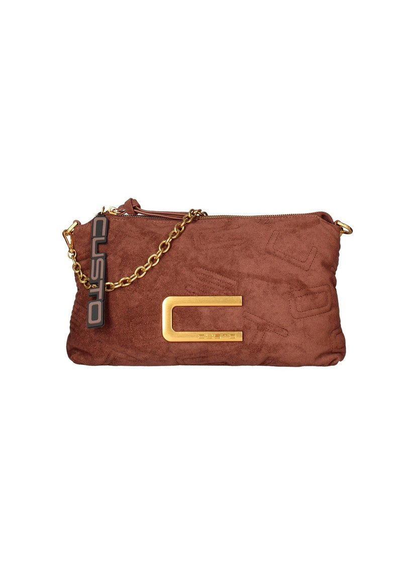 Borsa a mano in suede marrone con hardware dorato, caratterizzata da una catena decorativa e un logo geometrico in evidenza sulla parte anteriore.