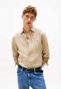 Tommy Hilfiger - Shirt - rbt sandalwood Thumbnail Image 1