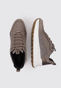 Geox D SPHERICA ACTIF X2 - Zapatillas - brown