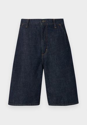 Temno modri kavbojski šortsi s ravnim krojem, z gumbom za zapiranje, petimi žepi in vidnimi rumenimi šivi ob šivih.