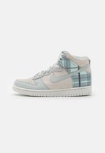nike n 354 summit white