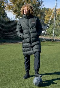Nike Performance PARIS ST GERMAIN NIKE SF REPEL STRIKE PARKA - Club wear - black/rust pink