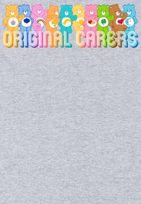 Bare z kresleného světa v různých barvách s různými symboly na bříškách jsou uspořádány nad textem "ORIGINÁLNÍ OŠETŘOVATELÉ" v tučných, živých písmenech na šedém pozadí.