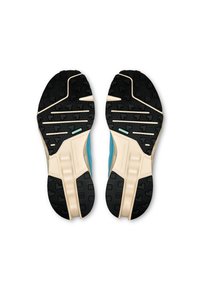 Laufschuhe mit schwarzen Gummilaufsohlen, die über ein strukturiertes Griffmuster verfügen. Mittelsohle in heller Tan-Farbe und Obermaterial aus blauer Textil mit verstärkten Akzenten.