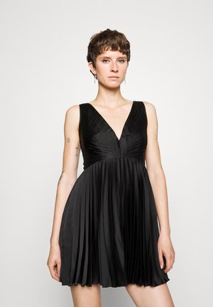 Abercrombie & Fitch DROP WAIST PLEATED SHORT DRESS - Cocktail dress / Party dress - black beauty