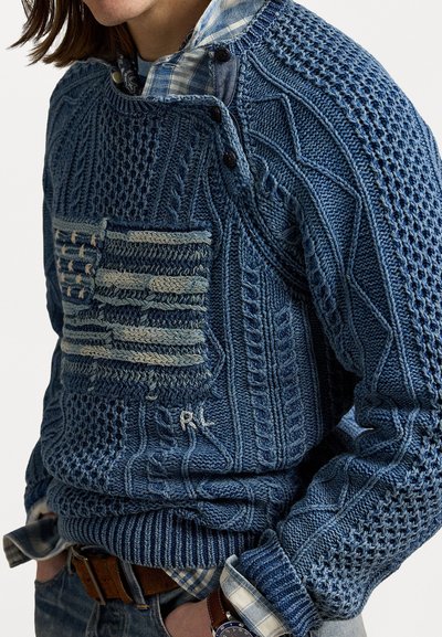 Polo Ralph Lauren ARAN KNIT FLAG COTTON SWEATER - Pulover - indigo combo