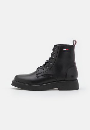 Nauhalliset nilkkurit - black