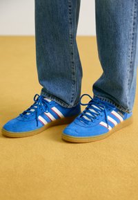 Non sélectionné, blue/cloud white/better scarlet