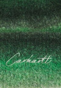 Zelena vuna deka s ombre dizajnom od tamnozelene do svijetlozelene boje, sa istaknutim bijelim "Carhartt" logom izvezanim na jednoj strani.