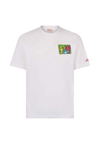 T-shirt bianca in cotone con una stampa grafica colorata sul taschino sinistro, con maniche corte e un design a girocollo.