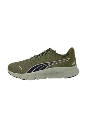 Scarpa sportiva a rete verde con strisce di accento bianche e navy, tomaia texturizzata, colletto imbottito e suola in gomma spessa.