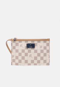 Beige och brun rutad påse av släta läder, med dragkedjestängning och handledsrem, med blommiga accenter och varumärkesplakett.