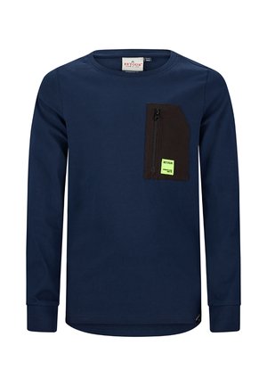 Marineblå langærmet skjorte med rund hals, med en sort lynlåslomme på brystet med en lille grøn label.