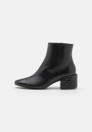Pretty Ballerinas, Boots à talons - black