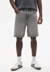 PULL&BEAR - STANDARD - BERMUDA - Denimové šortky - dark grey Miniatúrny obrázok 1