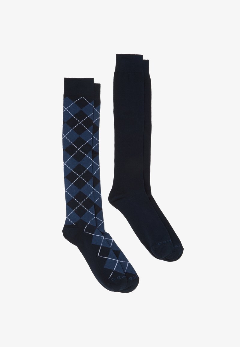 Due paia di calze fino al ginocchio: una di un blu navy scuro uniforme, l'altra presenta un motivo a losanghe in tonalità di blu, nero e bianco. Tessuto morbido.