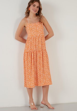 LELA REGULAR FIT - Žerzejové šaty - orange color