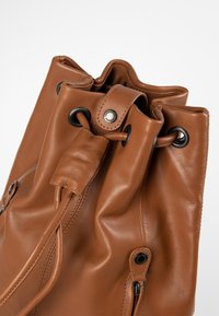 Aunts & Uncles MARACUJA - Zaino - cognac