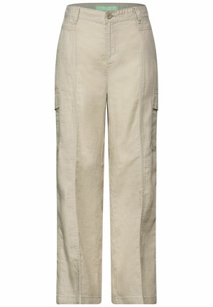 Pantaloni cargo beige realizzati in tessuto morbido, con un design a gamba dritta, tasche frontali e tasche cargo su ciascun lato.